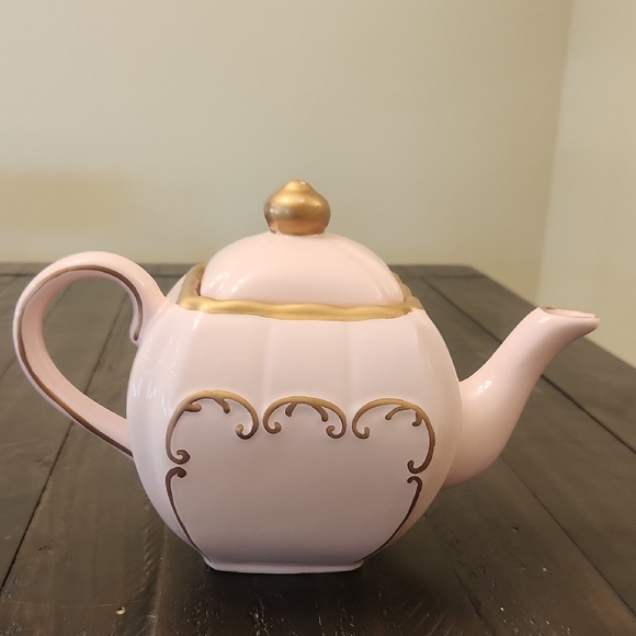 Source Unknown Other - Elegant Pink Cube Teapot with Brush Gold Accents